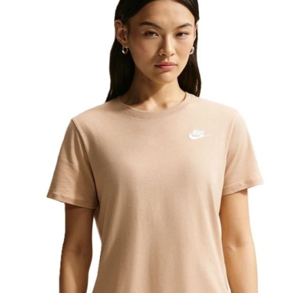 NIKE T-SHIRT SPORTSWEAR CLUB NIKE T-SHIRT SPORTSWEAR CLUB